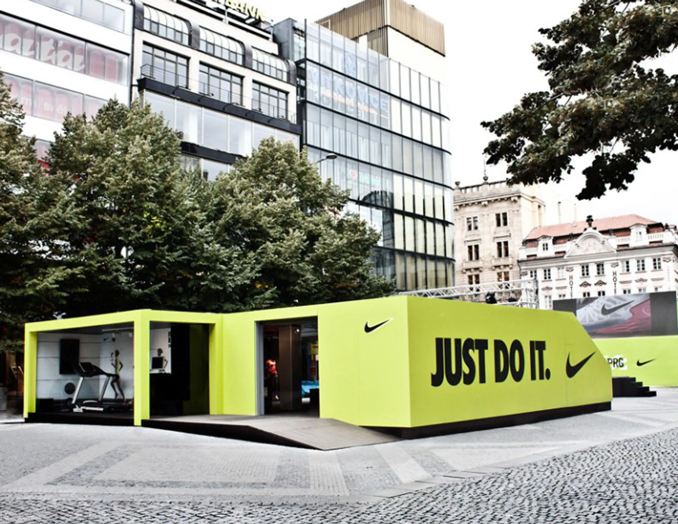 Modular pop-up structure with external branding and custom cladding